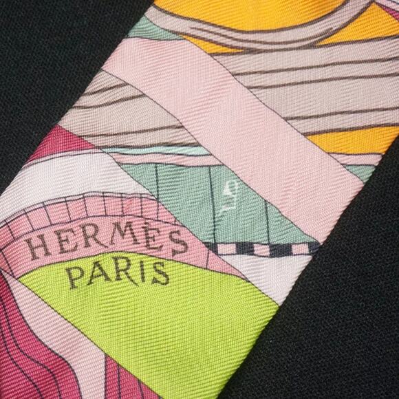 Hermes 100% Silk Twilly Astrologie Nouvelle in Rose Framboise (pink) & Pistache - Picture 5 of 12